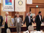 手に手つないで（１）