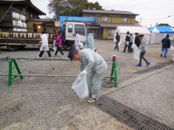 清掃活動の模様 (2)